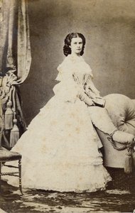 Elisabeth von Österreich (Sissi) (1837-1898) 1860 - Porträt von Elisabeth von Wittelsbach (1837-1898), Kaiserin von Österreich (1854-1898) und Königin von Ungarn (1867-1898) von Unknown photographer