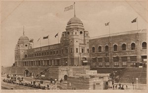Eingang zum Stadion, British Empire Exhibition, Wembley von Unknown photographer
