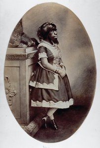 Ganzkörperporträt des menschlichen Phänomens Giulia Pastrana von Unknown photographer