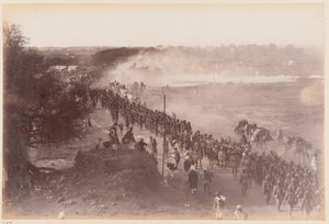 Indische Armeeinfanterie auf dem Marsch, Delhi Übungslager