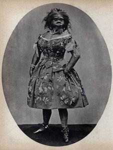 Die Monster, die Hundefrau. Fotografie, späte 19. Jahrhundert, Paris. Sammlung Selva. von Unknown photographer