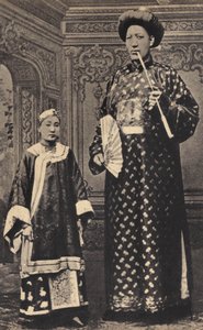 Die Monster, der Riese von China. Fotografie, späte 19. Jahrhundert, Paris. Private Sammlung. von Unknown photographer