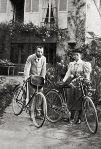 Pierre und Marie Curie in ihrem Garten von Unknown photographer