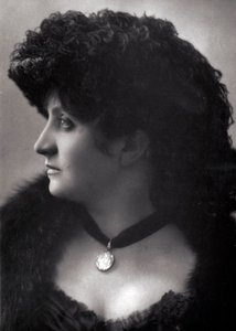 Porträt von Pauline Patry (Jeanne Cécile Pesty) (1856-?), französische Schauspielerin des späten 19. Jahrhunderts von Unknown photographer