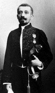 Porträt von Pierre Loti (1850-1923), Schriftsteller und Offizier der französischen Marine, in akademischer Kleidung. von Unknown photographer