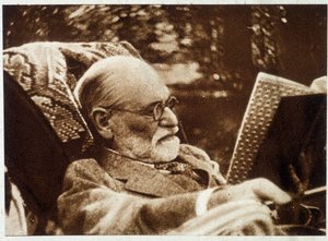 Porträt von Sigmund Freud beim Lesen - in "Vu" vom 20.07.1932 von Unknown photographer