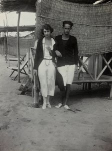 Porträt eines Paares am Strand, Versilia von Unknown photographer