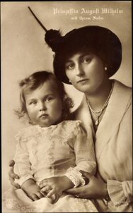Prinzessin August Wilhelm mit Sohn