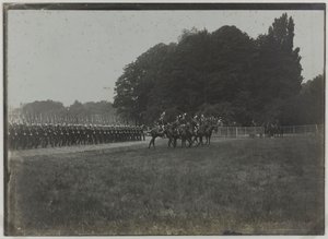 Revue vom 14. Juli, Parade der Saint-Cyr-Schule, Paris, um 1900 von Unknown photographer
