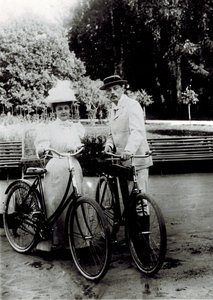 Wladimir Dmitrijewitsch Nabokow und Jelena Iwanowna Rukawischnikowa von Unknown photographer