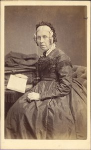 Frau mit einem Buch, ca. 1860 von Unknown photographer