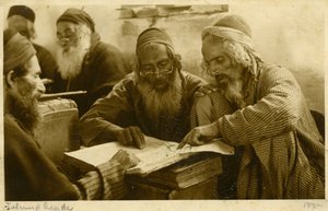 Jemenitische jüdische Männer studieren heilige Texte, Jerusalem, um 1900 (s/w Foto)