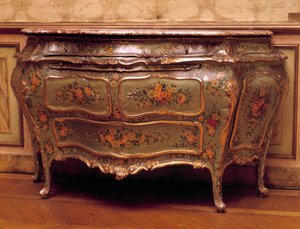 Lackierter und bemalter Kommodenschrank aus dem 18. Jahrhundert. Herstellung von Venedig. Museum für dekorative Künste, Paris von Venetian School