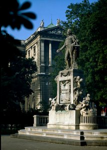 Denkmal zu Ehren des österreichischen Komponisten Wolfgang Amadeus Mozart (1756-1791) in Wien, Burggarten, Österreich von Victor Tilgner