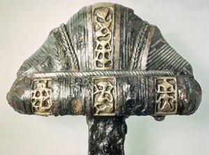 Detail eines Schwertgriffs mit gestempelter Dekoration