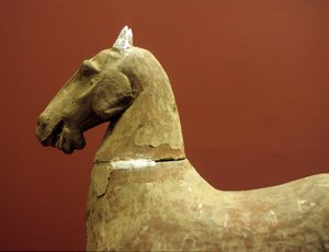 Pferd, kleine Terrakotta-Armee, Westliche Han-Dynastie, 206 v. Chr.-8 n. Chr. von Western Han Dynasty Chinese School