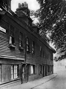 Ein altes Holzhaus in der Collingwood Street, London, 1926-1927 von Whiffin