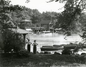 Bootshaus im Central Park, ca. 1910-21 von William Davis Hassler