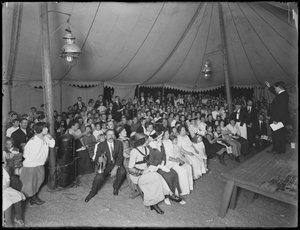 Evangelistische Gesellschaft Kindermeeting, East 67th Street und Avenue A, New York City, 24. Juli 1914 von William Davis Hassler