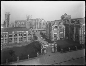Blick aus der Vogelperspektive auf den Campus des City College of New York, New York City, 16. Juli 1914 von William Davis Hassler