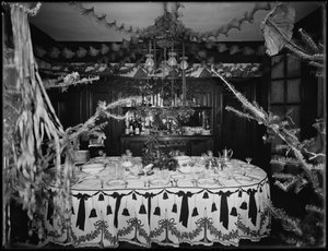 Innenraum der Residenz von Mr. und Mrs. William Mill Butler, dekoriert für Weihnachten, 4. Januar 1917
