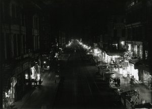 Nachtansicht der Grand Street an der Orchard Street, NYC