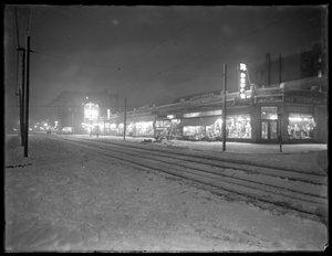 Nachtansicht der 207th Street, Blick nach Osten von der Vermilyea Avenue im Schnee, New York City, 6. März 1915