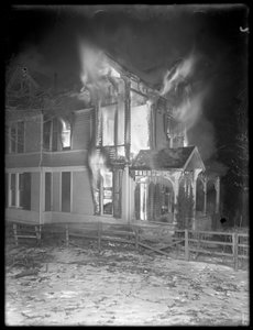Prescott Cottage Feuer bei Nacht, Inwood Hill, 1914 von William Davis Hassler