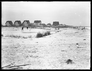 Zweite Hälfte einer Panoramasicht auf Strandgrundstücke und den Strand, Belle Harbor, Queens, 11. Juli 1915