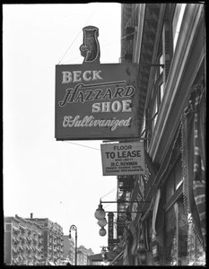 Schild für Beck Hazzard Shoes, New York City, Juli 1916