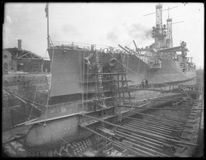 Die U.S.S. Utah im Trockendock in der Brooklyn Navy Yard, ca. 1912 von William Davis Hassler