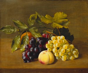 Ein Pfirsich, eine Orange und Trauben auf einem Holzvorsprung von William Hammer