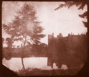 Lacock Abbey in Reflexion, ca. 1840 von William Henry Fox Talbot