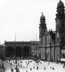 Die katholische Theatinerkirche St. Kajetan, München, Deutschland, ca. 1900er Jahre von Wurthle and Sons