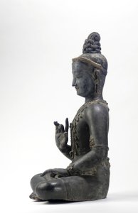Nepalesisch-chinesischer Bodhisattva (Lack, Stoff, Spuren von Blau, Gold und grüner Farbe & Blattgold) von Yuan Dynasty Chinese School