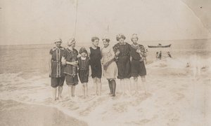 Badegesellschaft, Houlgate, September 1911 von Hippolyte Lalaise Devéria