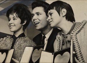 Cliff Richard (geboren 1940), Rita Tushingham (geboren 1942) und Helen Shapiro (geboren 1946) von Frederick (attr. to) Barnard