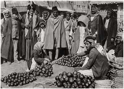 Obstmarkt in Bagdad, Irak, 1925 von A. Kerim