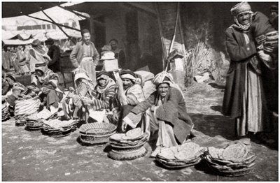Suq El Khubur, ein einheimischer Brotmarkt, Bagdad, Irak, 1925 von A. Kerim