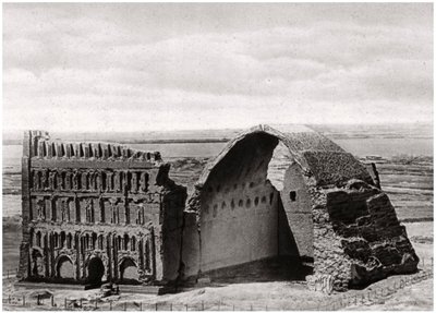 Der Taq-i Kisra aus der Luft, Ktesiphon, Irak, 1925 von A. Kerim
