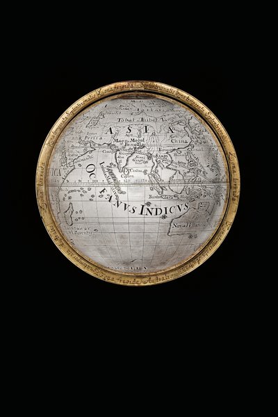 Zwei außergewöhnliche terrestrische und himmlische Globen, unterstützt von Herkules und Atlas, Augsburg, 1697-99 von Abraham Drentwett