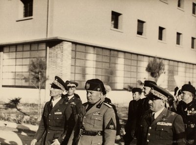 Einweihung der Gebäude des Königlichen Flughafens "Fausto Pesci" in Bologna, erbaut von der Firma Mauro Toschi fu Ulisse, in Anwesenheit des Duce Benito Mussolini, 24.10.1936 von Achille Villani