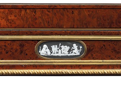 Später Louis XVI Ormolu- und Kameo-verzierte Tisch travailleuse aus Wurzelholz und Mahagoni von Adam Weisweiler
