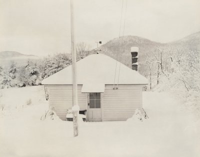 Erster Schnee und das kleine Haus von Alfred Stieglitz