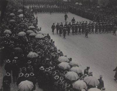 Militärparade, New York von Alfred Stieglitz