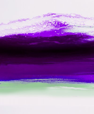 Abstrakte Lila Landschaft von Alyson Storms