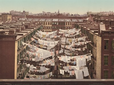 Eine Montagswäsche, New York City von American 20th Century, Detroit Photographic Company