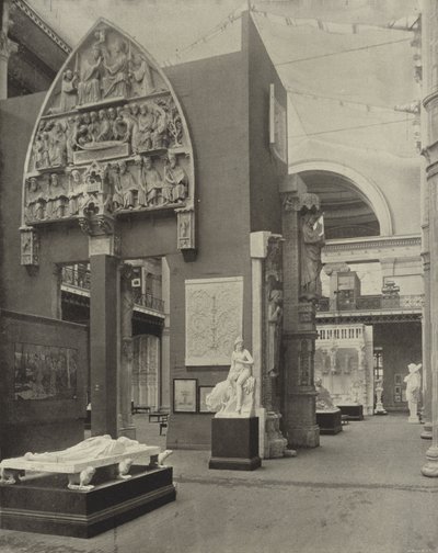 Berühmte Skulptur aus der Kathedrale Notre Dame von American Photographer (after)