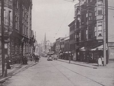 Providence, Rhode Island: Westminster Street East von der Kathedrale (Schwarz-Weiß-Foto) von American Photographer (after)
