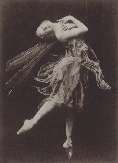 Anna Pavlova in Die Libelle von American Photographer